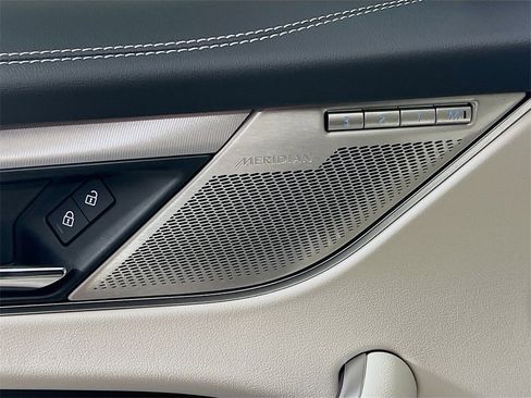 Used 2025 Jaguar F-PACE R-Dynamic S image 19