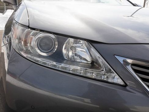 Used 2013 Lexus ES 300h image 21