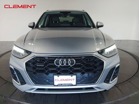 Used 2024 Audi Q5 2.0T Premium w/ Convenience Package image 2