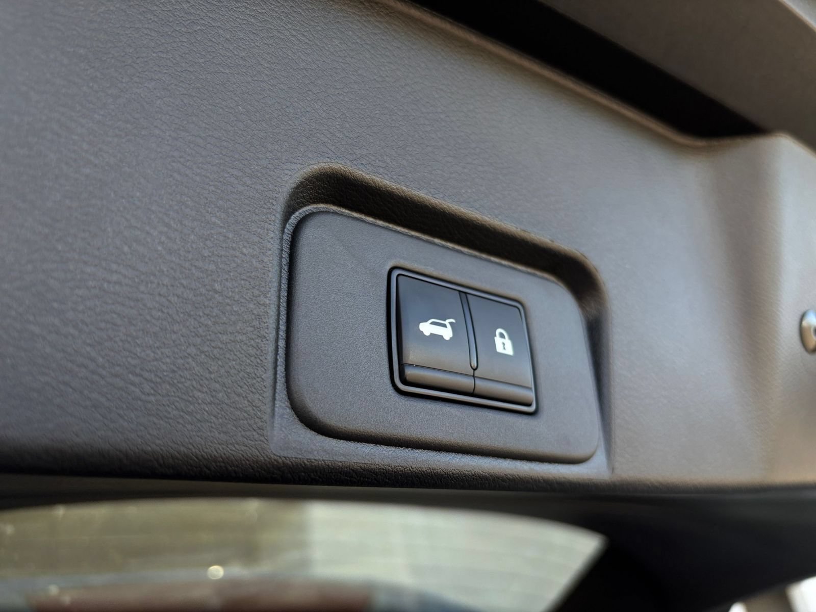Used 2025 Nissan Rogue SV AWD/4WD image 22