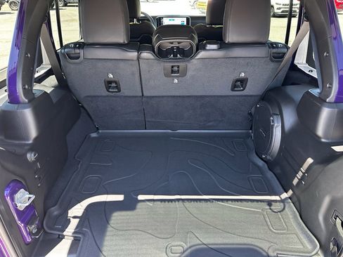 Used 2026 Jeep Wrangler Unlimited Rubicon AWD/4WD image 25