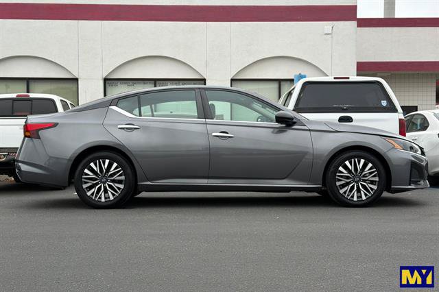 Used 2024 Nissan Altima 2.5 SV FWD image 3