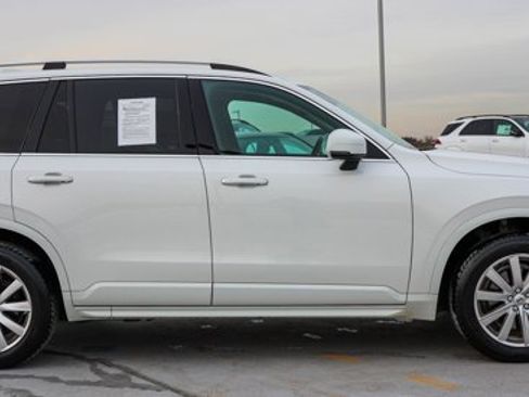 Used 2017 Volvo XC90 T6 Momentum w/ Momentum Plus Package image 4