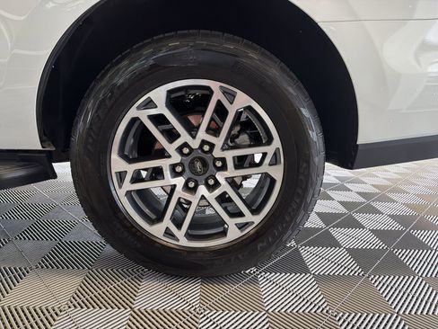 Used 2025 Ford Expedition Active image 8