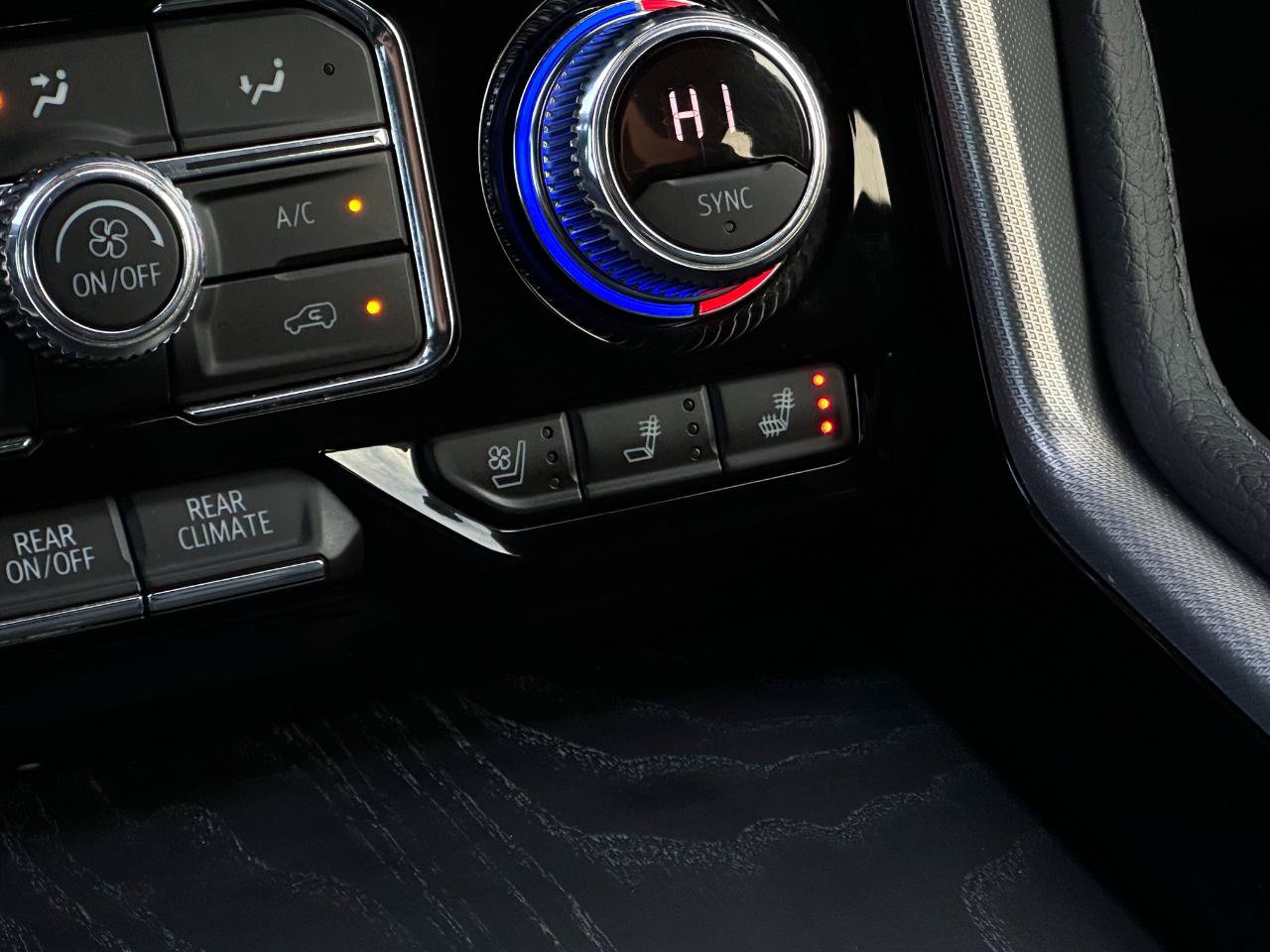 Used 2021 GMC Yukon Denali AWD/4WD image 10