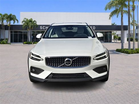 Certified 2025 Volvo V60 B5 Cross Country Plus image 2