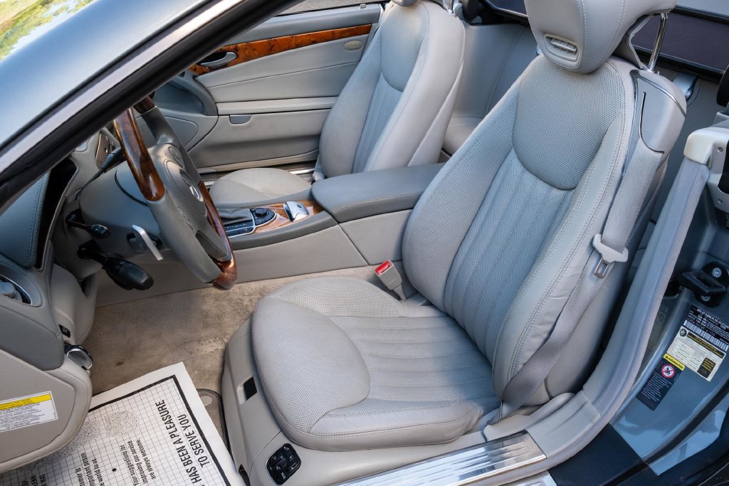 Used 2011 Mercedes-Benz SL 550 image 15