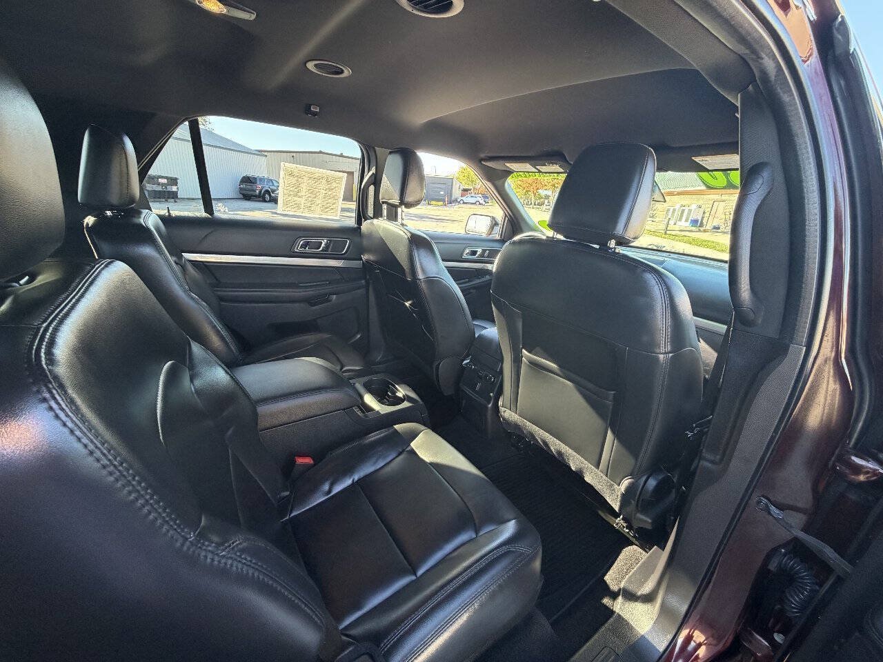Used 2019 Ford Explorer XLT w/ Equipment Group 202A AWD/4WD image 16