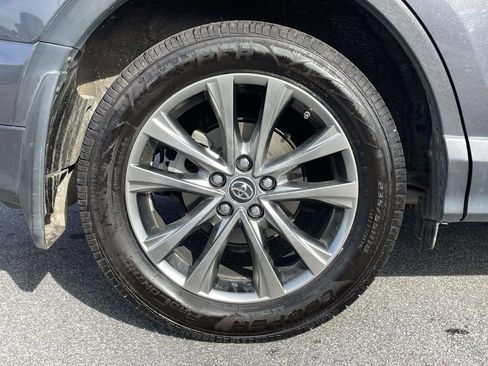 Used 2017 Toyota RAV4 Limited image 31