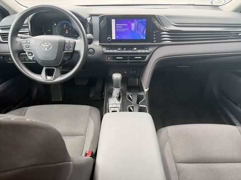 Used 2025 Toyota Camry LE FWD image 9