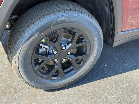 New 2026 Jeep Grand Cherokee Altitude image 4