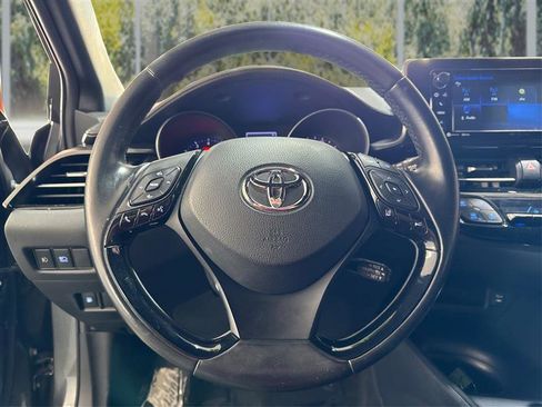 Used 2018 Toyota C-HR XLE FWD image 16