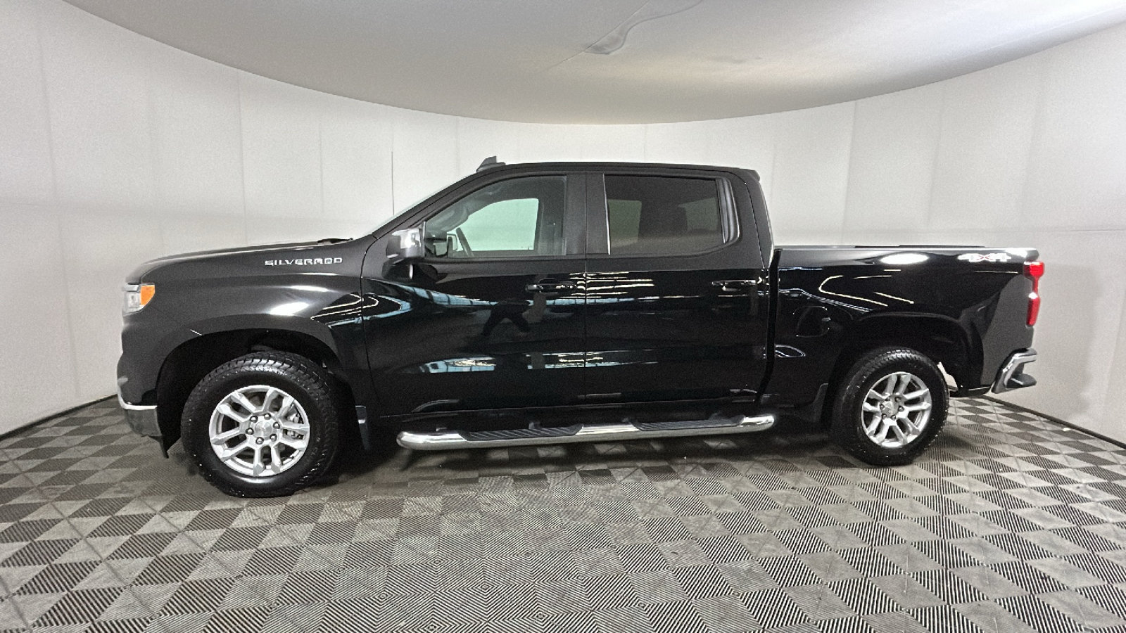 Used 2023 Chevrolet Silverado 1500 LT AWD/4WD image 6