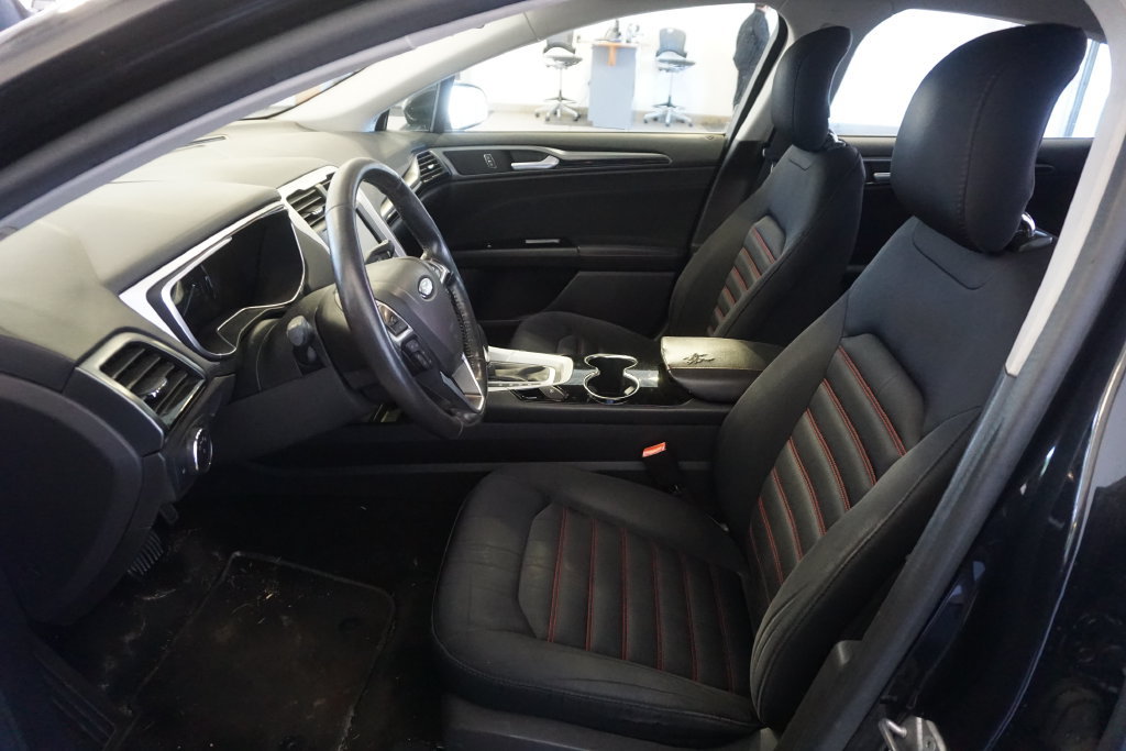 Used 2014 Ford Fusion SE FWD image 19