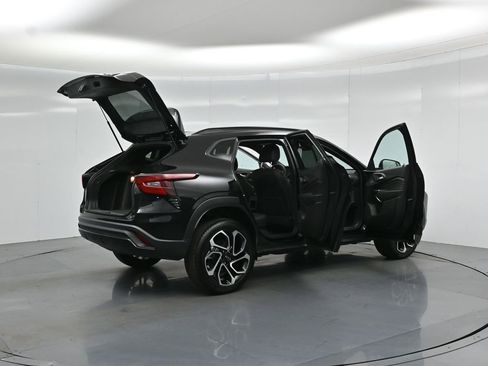 Used 2024 Chevrolet Trax RS w/ Sunroof Package FWD image 6