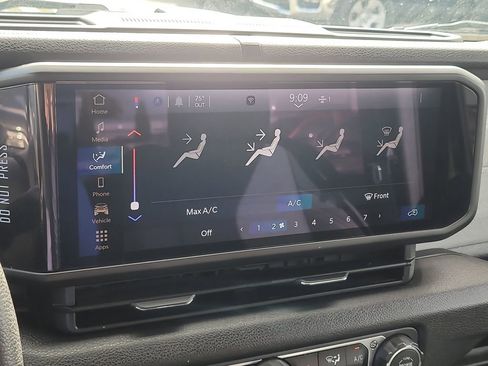 Used 2025 Jeep Wrangler Sport image 14