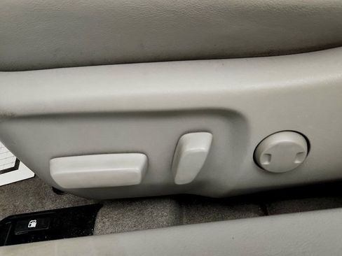 Used 2017 Toyota Camry XLE image 11