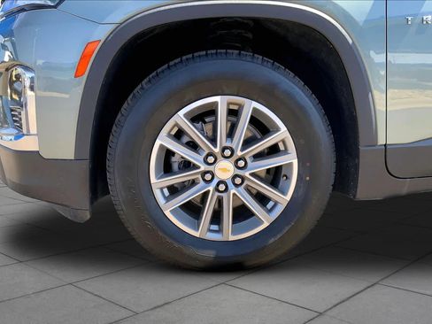 Used 2023 Chevrolet Traverse LT FWD image 11