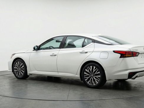 Used 2025 Nissan Altima 2.5 SV image 6