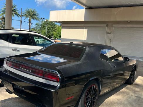 Used 2010 Dodge Challenger SE RWD image 5