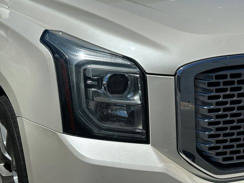 Used 2015 GMC Yukon XL Denali w/ Premium Package AWD/4WD image 8