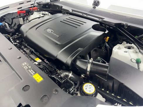 Used 2025 Land Rover Defender 110 S image 72