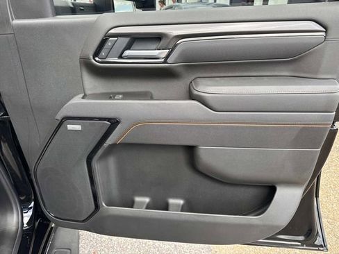 Used 2025 GMC Sierra 2500 AT4 w/ AT4 Premium Plus Package image 18