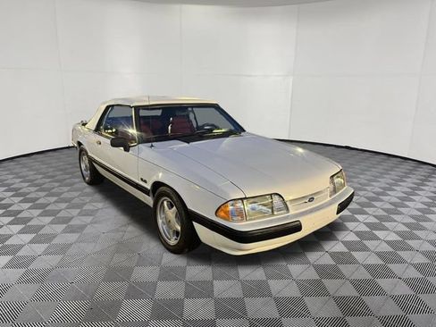 Used 1990 Ford Mustang LX RWD image 3