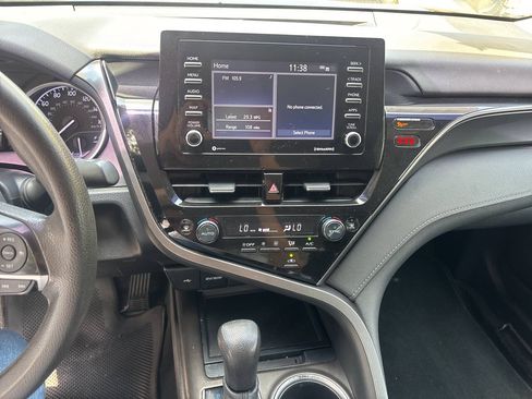 Used 2022 Toyota Camry LE FWD image 11
