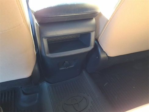 Used 2019 Toyota RAV4 LE image 7