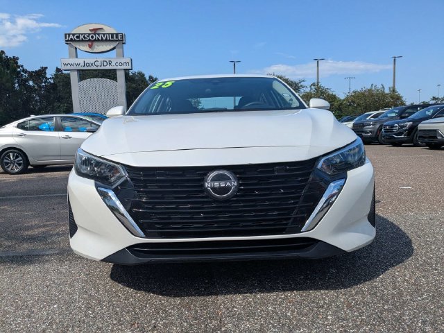 Used 2025 Nissan Sentra SV FWD image 9