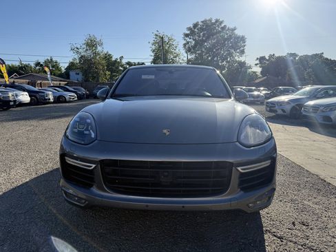 Used 2016 Porsche Cayenne Turbo S image 2