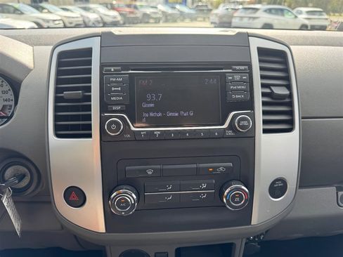 Used 2018 Nissan Frontier SV image 16