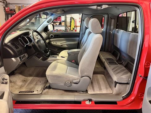 Used 2006 Toyota Tacoma PreRunner RWD image 16