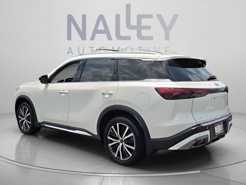 Used 2023 INFINITI QX60 Sensory w/ Vision Package AWD/4WD image 3