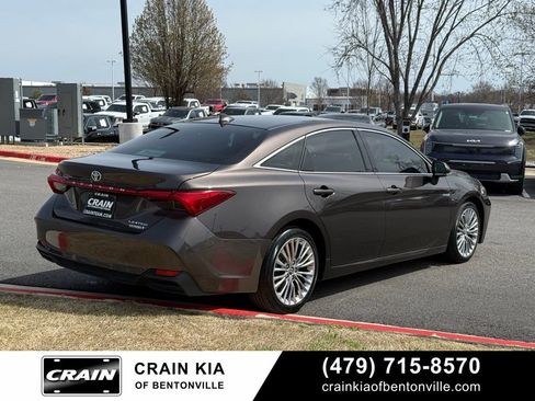 Used 2019 Toyota Avalon Limited image 7