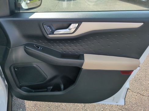 Used 2020 Ford Escape SE FWD image 33