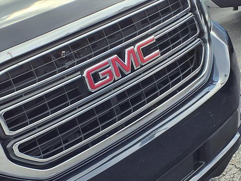 Used 2018 GMC Yukon SLT image 32