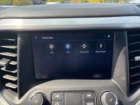 Used 2023 GMC Acadia SLT image 34