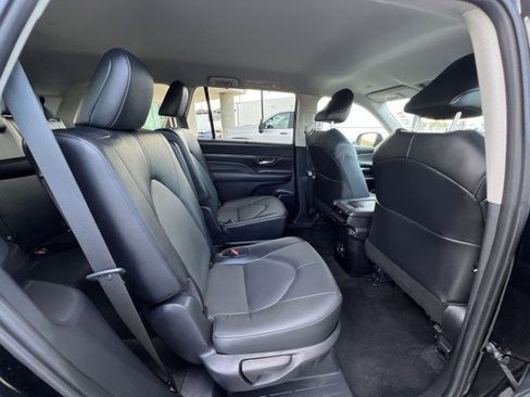 Used 2025 Toyota Grand Highlander XLE SUV image 26