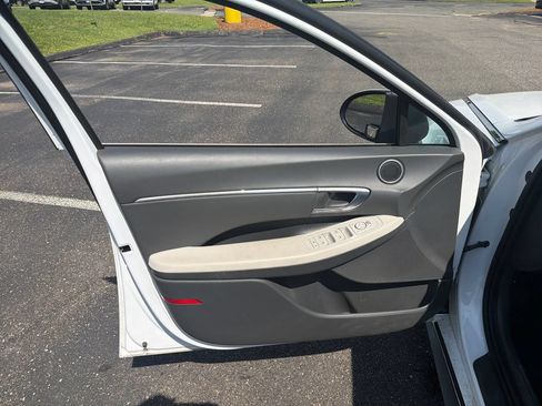 Used 2023 Hyundai Sonata Blue FWD image 11