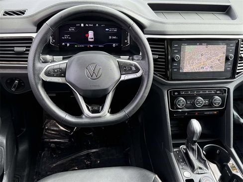 Used 2022 Volkswagen Atlas SEL Premium image 16