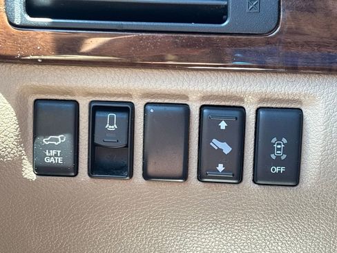 Used 2014 Nissan Armada Platinum w/ 2nd Row Captain Seat Package RWD image 27