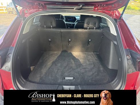 Used 2025 Chevrolet Trax LT FWD image 7