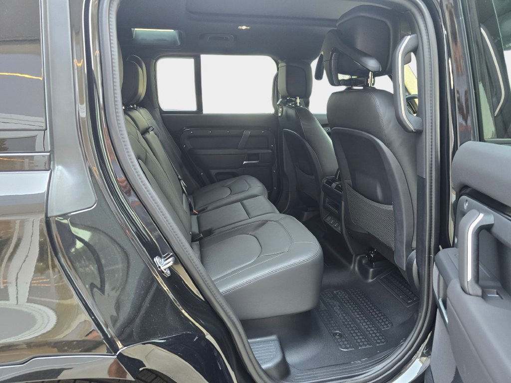 New 2026 Land Rover Defender 110 X-Dynamic SE AWD/4WD image 11