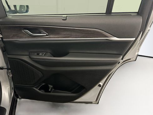 Used 2024 Jeep Grand Cherokee L Limited w/ Luxury Tech Group II image 34