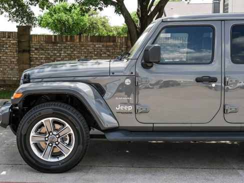 Used 2022 Jeep Wrangler Unlimited Sahara AWD/4WD image 22