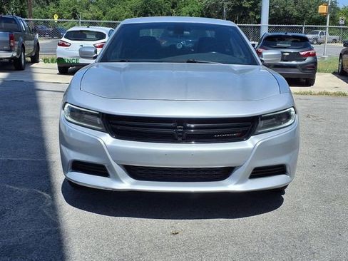 Used 2019 Dodge Charger SXT image 2