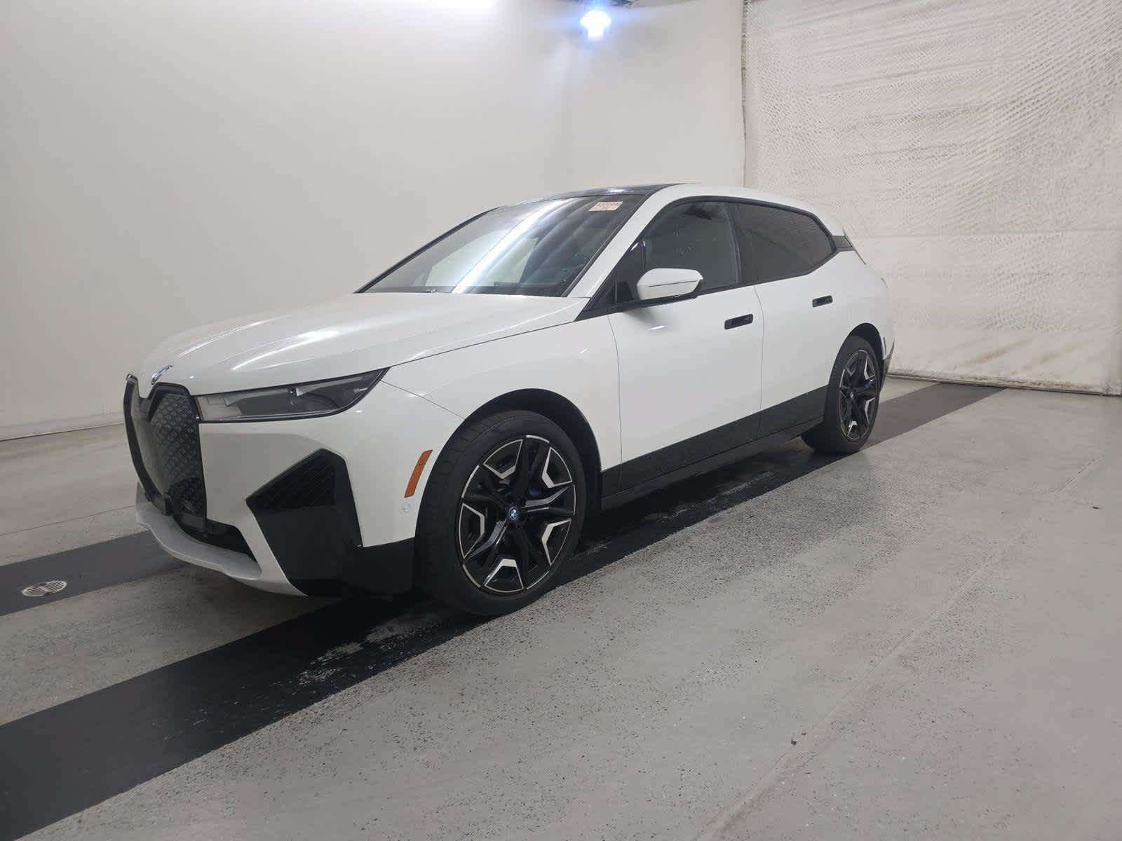 Used 2023 BMW iX xDrive50 w/ Sport Package AWD/4WD image 1