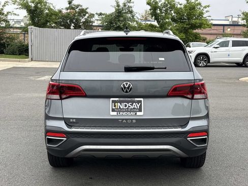 Used 2023 Volkswagen Taos SE w/ Panoramic Sunroof Package FWD image 4